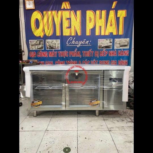 Bàn mát 1m5 cửa kính